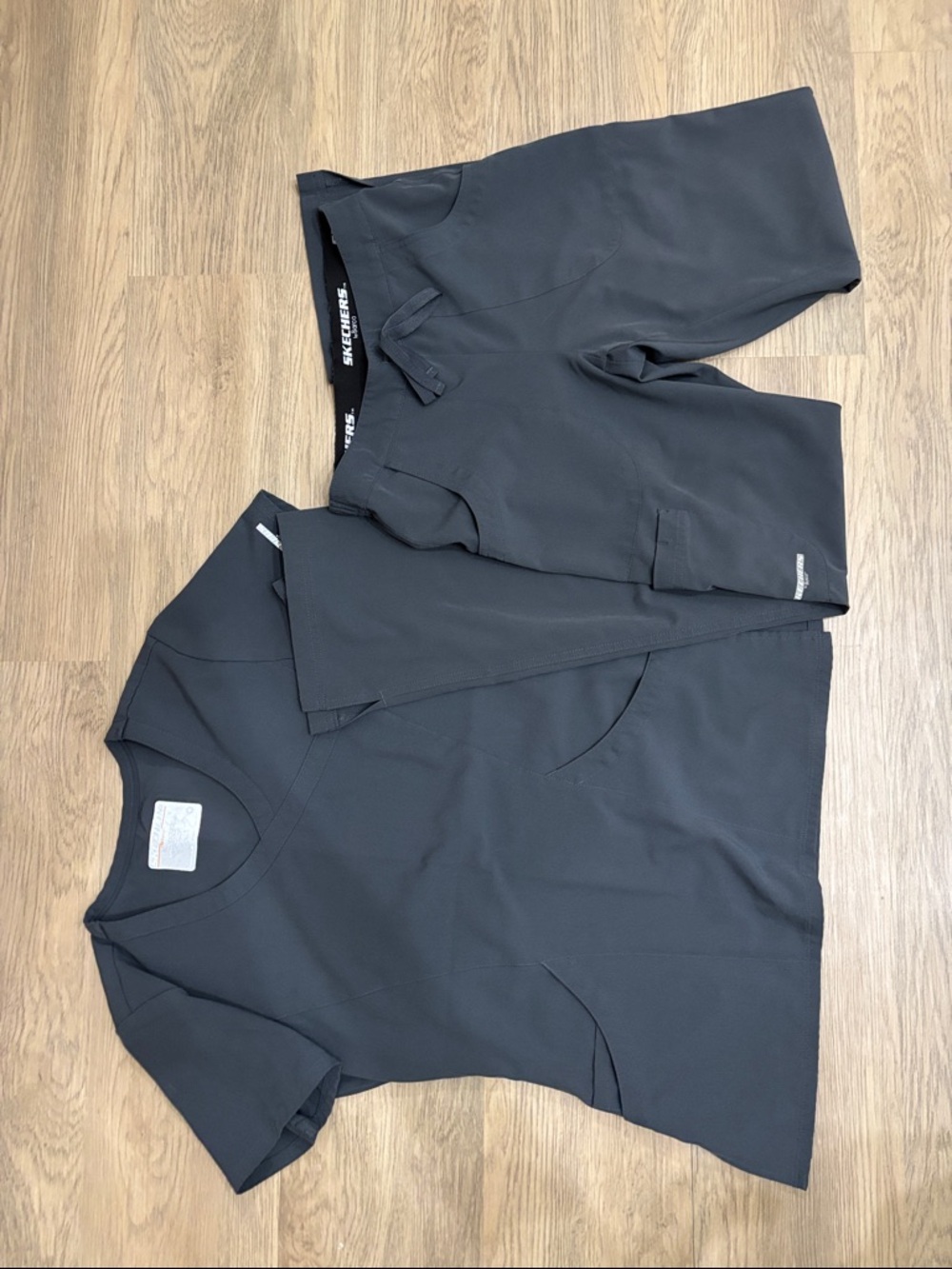 Skechers Gray Women's Scrub Top and Pants Set